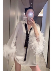 Váy sơ mi Valentino lụa trắng tay lông vũ