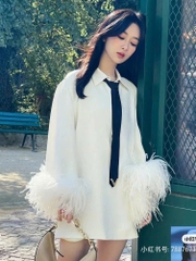 Váy sơ mi Valentino lụa trắng tay lông vũ