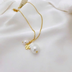 Dây chuyền Tory Burch ngọc trai kèm logo