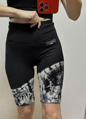 Quần ngố DKNY loang gấu