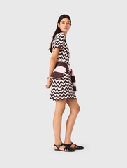 VÁY DỆT KIM MAJE HOẠ TIẾT ZIGZAG