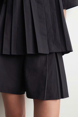 Quần short cotton xếp ly dáng tiêu chuẩn