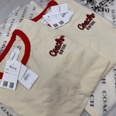 Tshirt COACH  thêu logo ngực