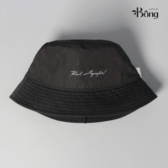 Mũ bucket Karl Largerfeld màu đen logo ông già