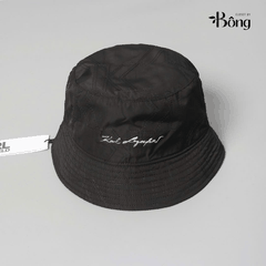 Mũ bucket Karl Largerfeld màu đen logo ông già