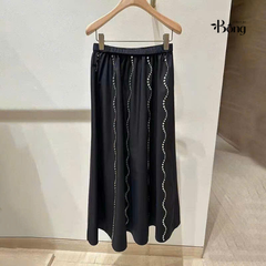 Chân váy midi màu đen đính hạt