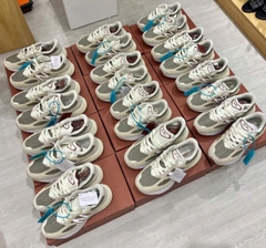 Sneacker LoroPiana collab NB