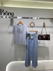 Tshirt Tory Burch màu rêu cổ tròn hoạ tiết