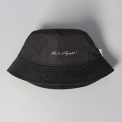 Mũ bucket Karl Largerfeld màu đen logo ông già