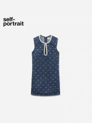 Váy denim Sel-Portrait sát nách đính hạt nơ dáng ngắn