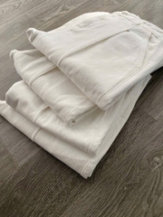 Quần jean trắng Zara dáng suông