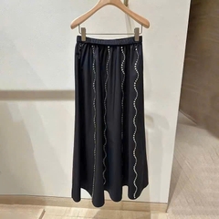 Chân váy midi màu đen đính hạt