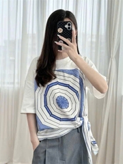 Áo thun in họa tiết xoắn ốc