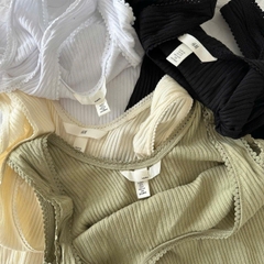 Áo thun tăm H&M viền ren 4 màu