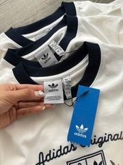 Tshirt ADIDAS trắng thêu ren chỉ đen