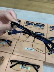 Kính Miumiu gọng vuông mắt đen viền vàng Sz54