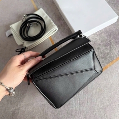 Túi Loewe đeo vai bằng da Puzzle Edge