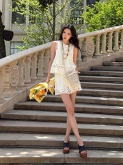 Quần short ren guipure hở họa tiết mặt trời