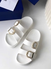 Dép Lê Khóa Ngọc Trai Mới  Stuart Weitzman