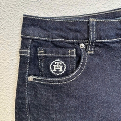 Short jean Tommy màu chàm dáng lửng