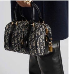 Túi trống Dior logo navy sz to (20x5cm)