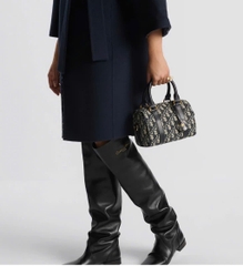 Túi trống Dior logo navy sz to (20x5cm)