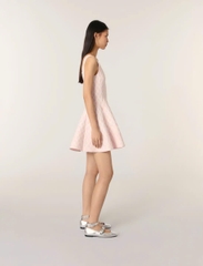 Đầm ngắn dệt kim jacquard cổ vuông