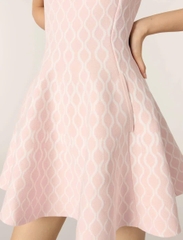 Đầm ngắn dệt kim jacquard cổ vuông