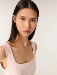 Đầm ngắn dệt kim jacquard cổ vuông