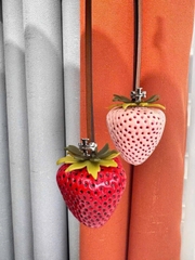Charm Tory Burch hình Strawberry