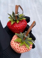 Charm Tory Burch hình Strawberry