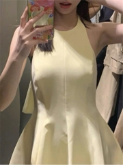 Váy Zara yếm màu vàng dáng xoè mini