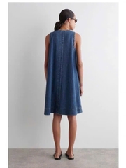 Váy COS denim suông cổ V sát nách