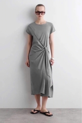 Maxi COS cổ tròn màu ghi cột belt