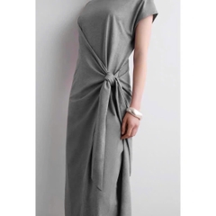 Maxi COS cổ tròn màu ghi cột belt