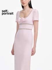 Đầm Sel-Portrait bút chì hồng đính đá nơ hoa hồng