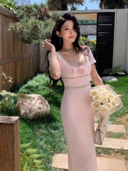 Đầm Sel-Portrait bút chì hồng đính đá nơ hoa hồng