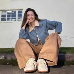 Áo khoác denim có đinh