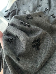 Váy dạ Zara xương cá màu muối tiêu đính hoa sequin đen