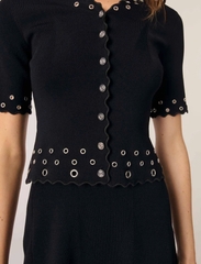 Áo cardigan dệt kim dáng ngắn đính khuy lỗ