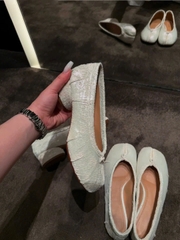 Giày Maison Margela xỏ ngón màu cát