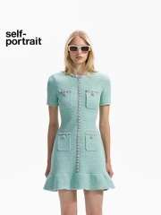 Váy ngắn thêu họa tiết tự họa Mint Knit