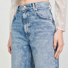 QUẦN JEANS ỐNG RỘNG IN TRÁI TIM