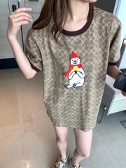 Tshirt Coach nền nâu logo dáng oversize