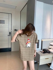 Tshirt Coach nền nâu logo dáng oversize