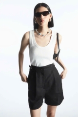 Quần short COS túi hộp sau