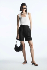 Quần short COS túi hộp sau
