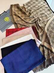 Khăn lụa Tory Burch họa logo chìm