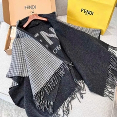 Khăn cape FENDI tua rua