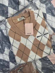 Áo len trần trám MiuMiu